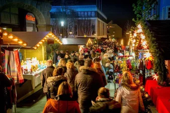 Adventsmarkt auf dem Muslenplatz Schwenningen in Villingen-Schwenningen ansehen