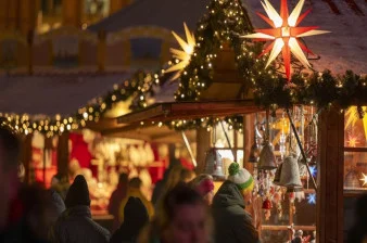 Berliner Weihnachtszeit am Roten Rathaus in Berlin ansehen