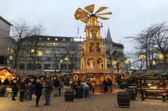 Kieler Weihnachtsmarkt Asmus-Bremer-Platz in Kiel ansehen