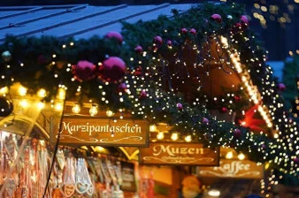 Romantisches Weihnachtsdorf Krongut Bornstedt in Potsdam ansehen