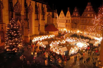 Weihnachtsmarkt rund um das Rathaus in M&uuml;nster ansehen