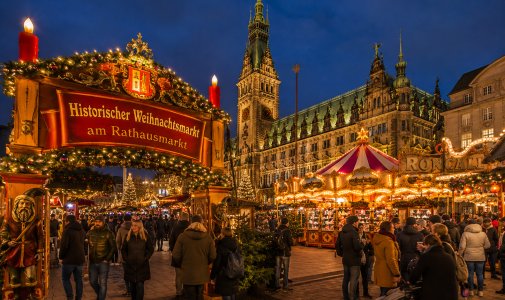 Historischer Weihnachtsmarkt am Rathausmarkt besuchen Historischer Weihnachtsmarkt am Rathausmarkt besuchen