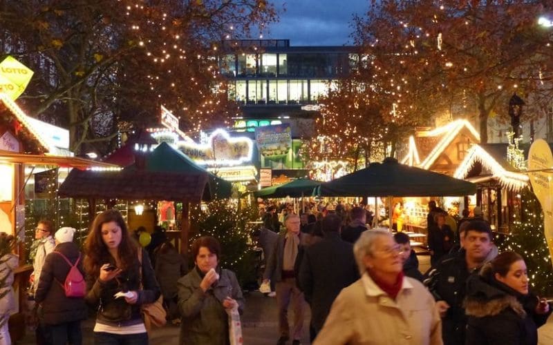 Indoor-Weihnachtsmarkt Stadtmission besuchen