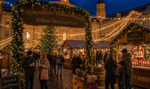 Romantischer Weihnachtsmarkt Schloss Thurn und Taxis besuchen Romantischer Weihnachtsmarkt Schloss Thurn und Taxis besuchen